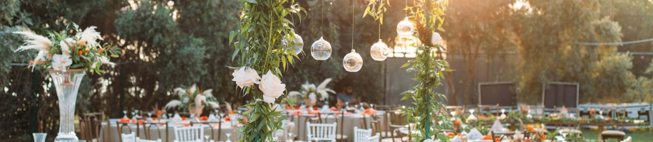 An outdoor dining experience with beautifully decorated tables for a wedding