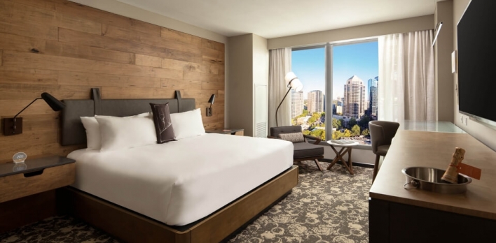 Balcony Suite and Wet Bar in a guest room