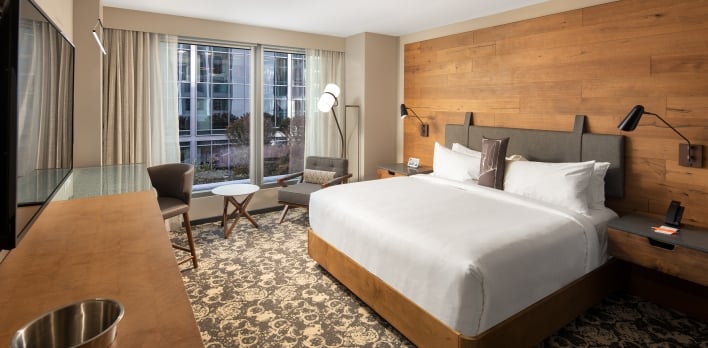 Loews Atlanta Hotel Room Tour - Room Service - Lobby Bar - Fitness Center -  Best Atlanta Hotels - YouTube