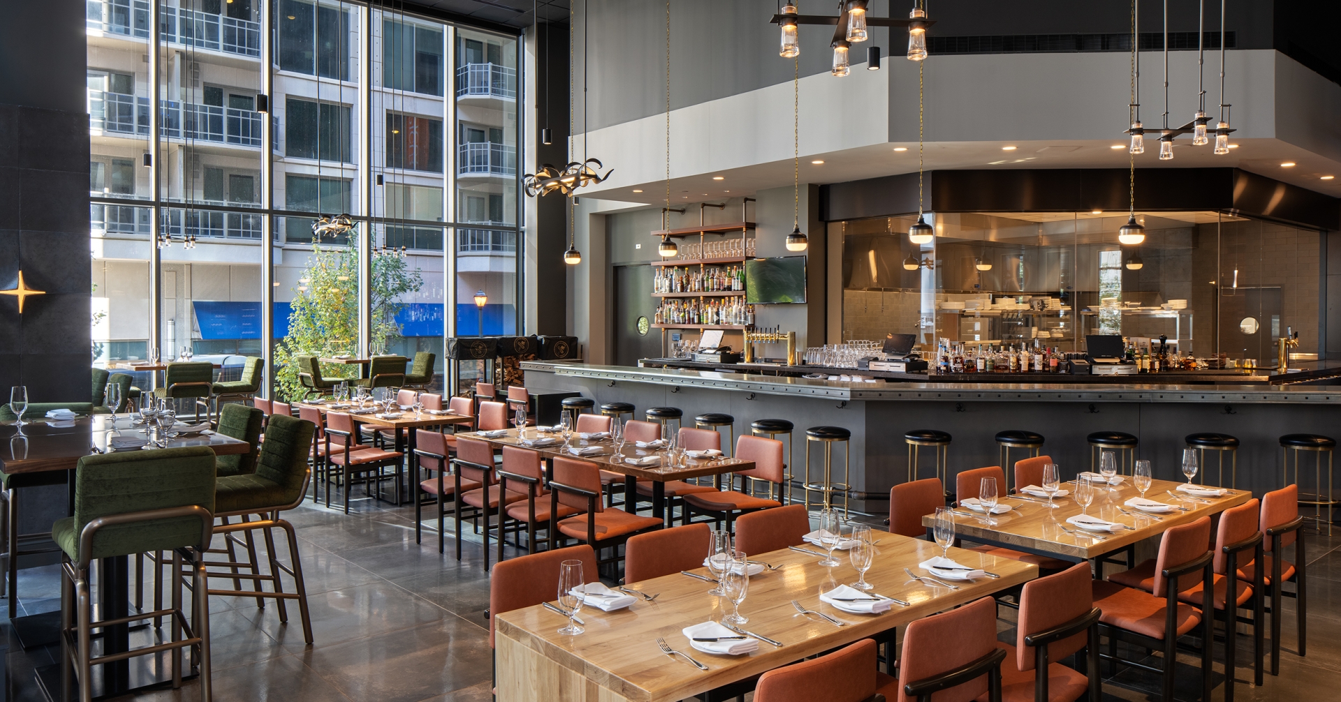 A restaurant with tables and chairs in Midtown Atlanta