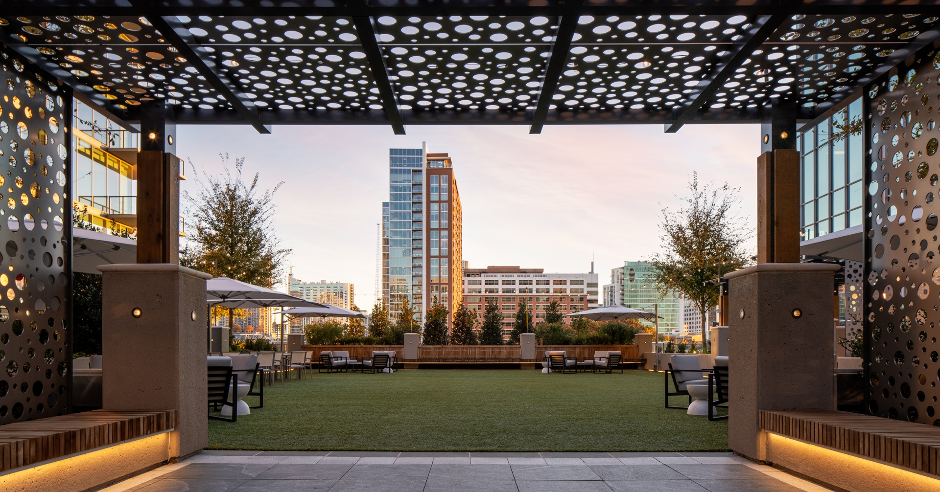 A room with tables and chairs